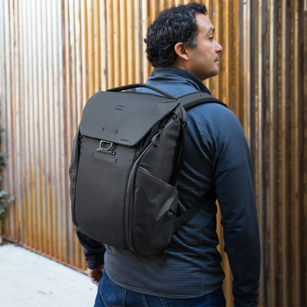 正規品新作 Everyday Backpack by Peak Designの通販 by チーフ・モフモフ・オフィサー's shop｜ラクマ 